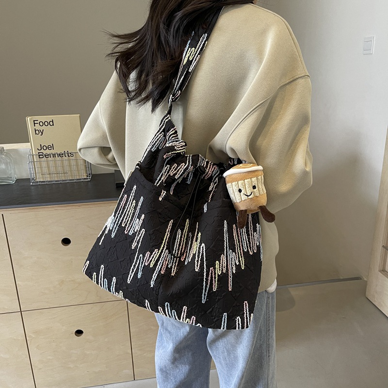 Alto sentido de la bolsa de lona de transporte casual versátil2024 nuevo bolso de mujer de verano popular gran capacidad bolso de cubo