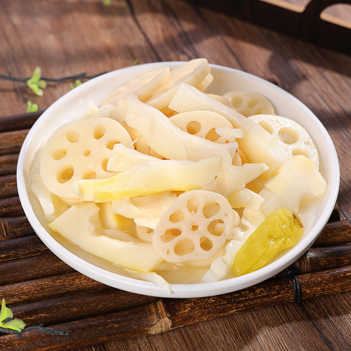 Pickled pepper bamboo shoot tips, pickled pepper, bamboo shoots and lotus root slices, ready to eat in small packages, spicy sansho pepper crispy bamboo shoot snacks