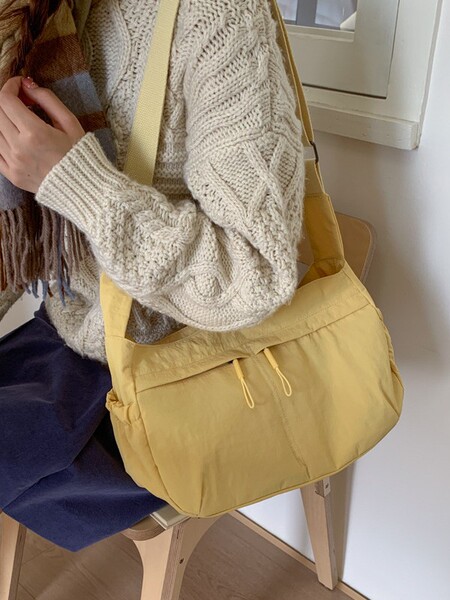 Fashionable nylon one-shoulder bag