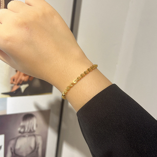 Chic Retro Gold Phoenix Tail Bracelet for Women - 2024 New Arrival Light Luxury Unique Design Titanium Steel Colorfast Accessory