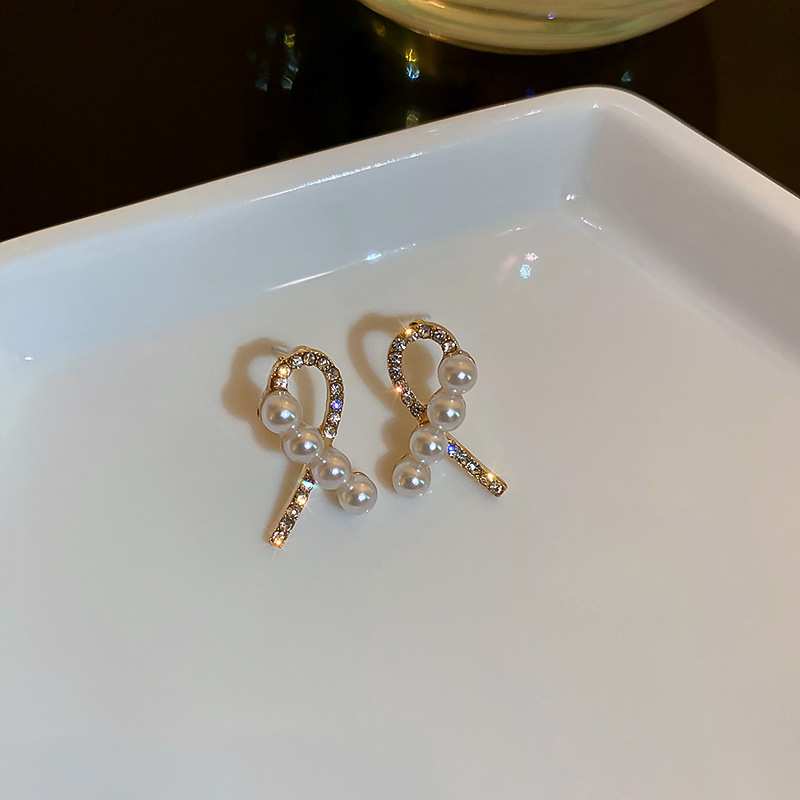 Pendientes de suministro de mercado nocturno de agujas de plata Pendientes de moda coreana en vivo Pendientes de estilo caliente Pendientes de lujo ligero Mujeres de alta gama