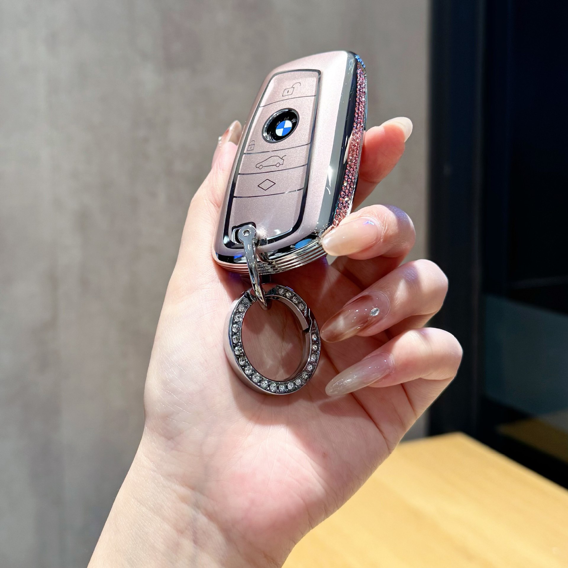 Suitable for BMW key cases, new 3 Series 330li, 5 Series 530li, X1, X2, X3, X4, X5, blade-style women's key case