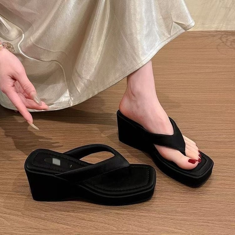 8CM tacones de pendiente de soleas gruesas de zapatillas en zigzag para mujeres de verano 06 nuevo estilo de vacaciones zapatillas de playa de cabeza cuadrada