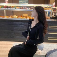 2025早秋冬季新款连帽淑女简约长裙修身显瘦纯色气质时尚连衣裙女
