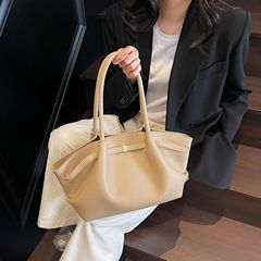 大容量のレトロなカバンの女性の春夏2025新型のカジュアルな小衆のしわのショルダーバッグの通勤の特のカバン