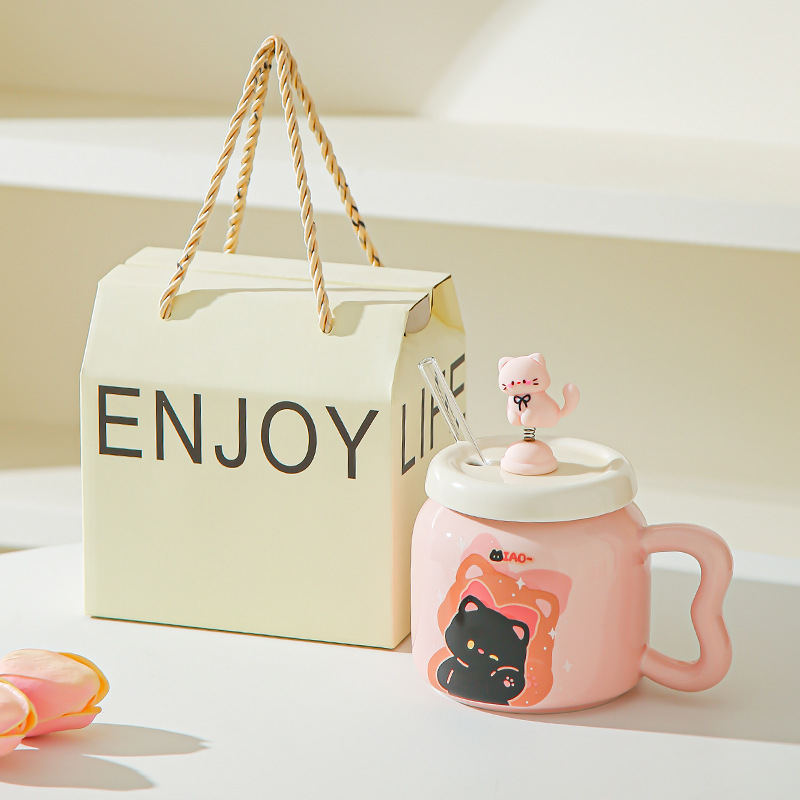Suave y lindo gato cerámico taza de paja de dibujos animados taza de oficina femenina de alto valor con taza de pareja doméstica cubierta