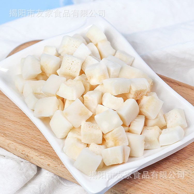 ココナッツのサクサク焼きココナッツの塊海南の特産ココナッツのサクサク焼き新鮮なココナッツの乾燥した肉の妊婦のネットの赤いレジャーの間食
