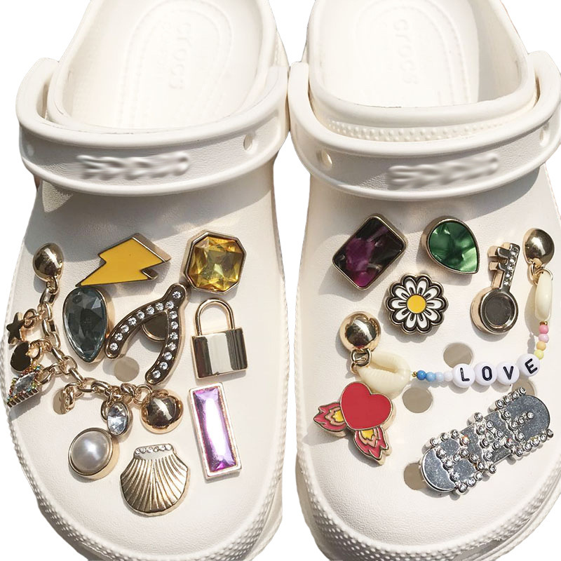 Cross-border e-commerce hole shoes accessories textured metal shoe flower shopping mall same style DIY decorative zinc alloy shoe buckle