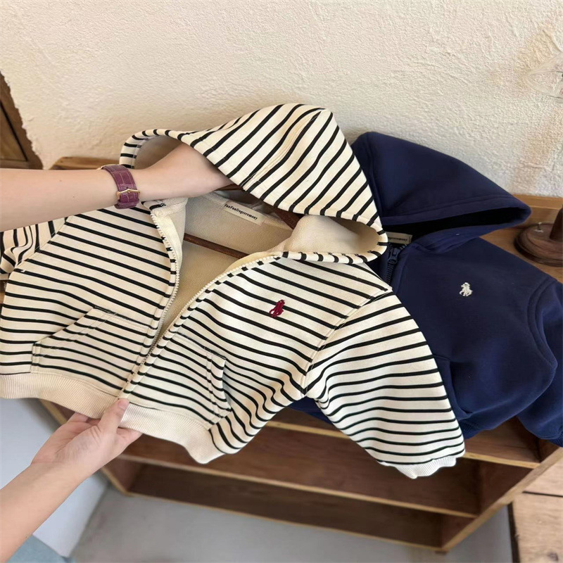 Qian Qi niños otoño y invierno sudadera coreana encapuchada bebé invierno cardigan de color sólido y abrigo de aire extranjero para niños