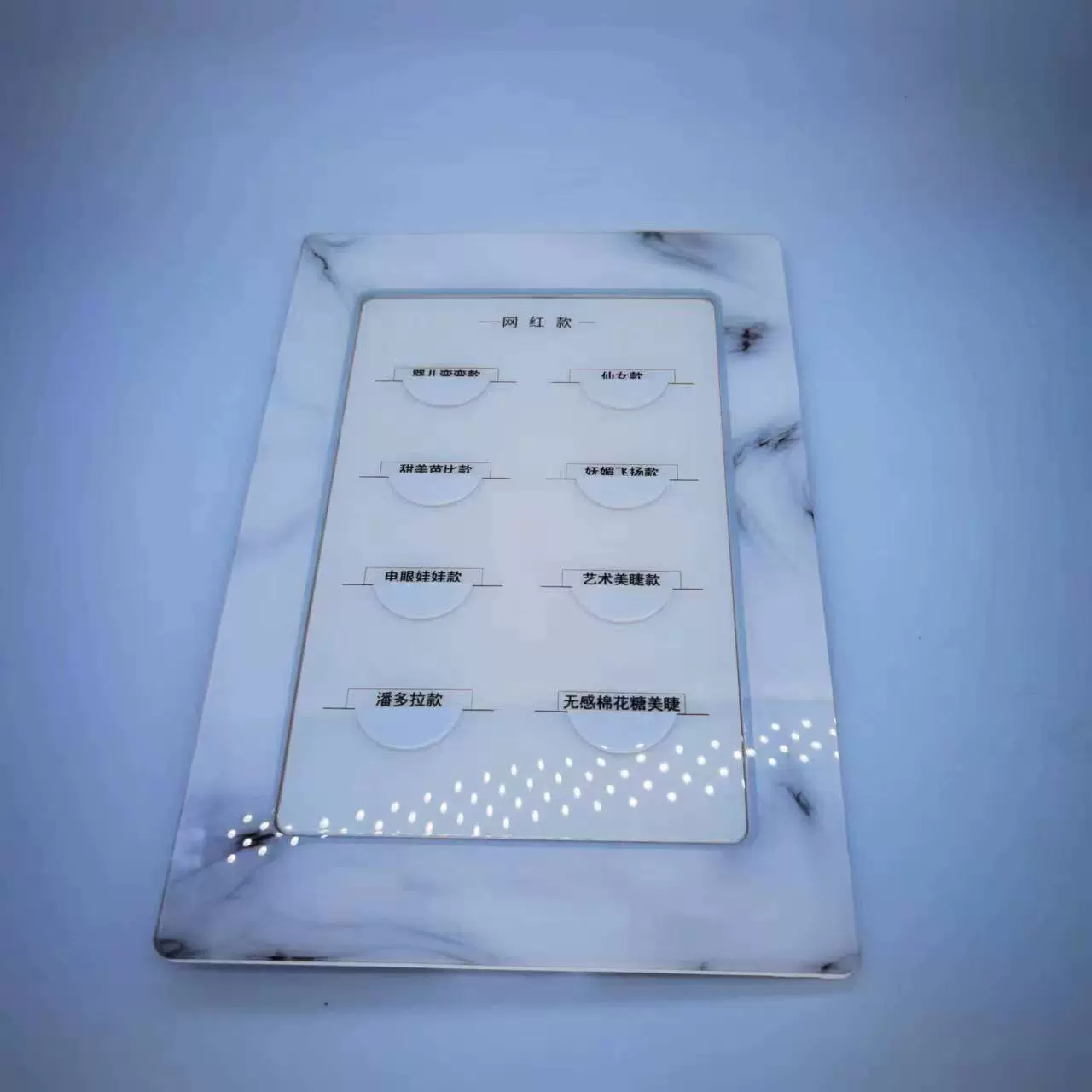 Acrylic stand for eyelashes