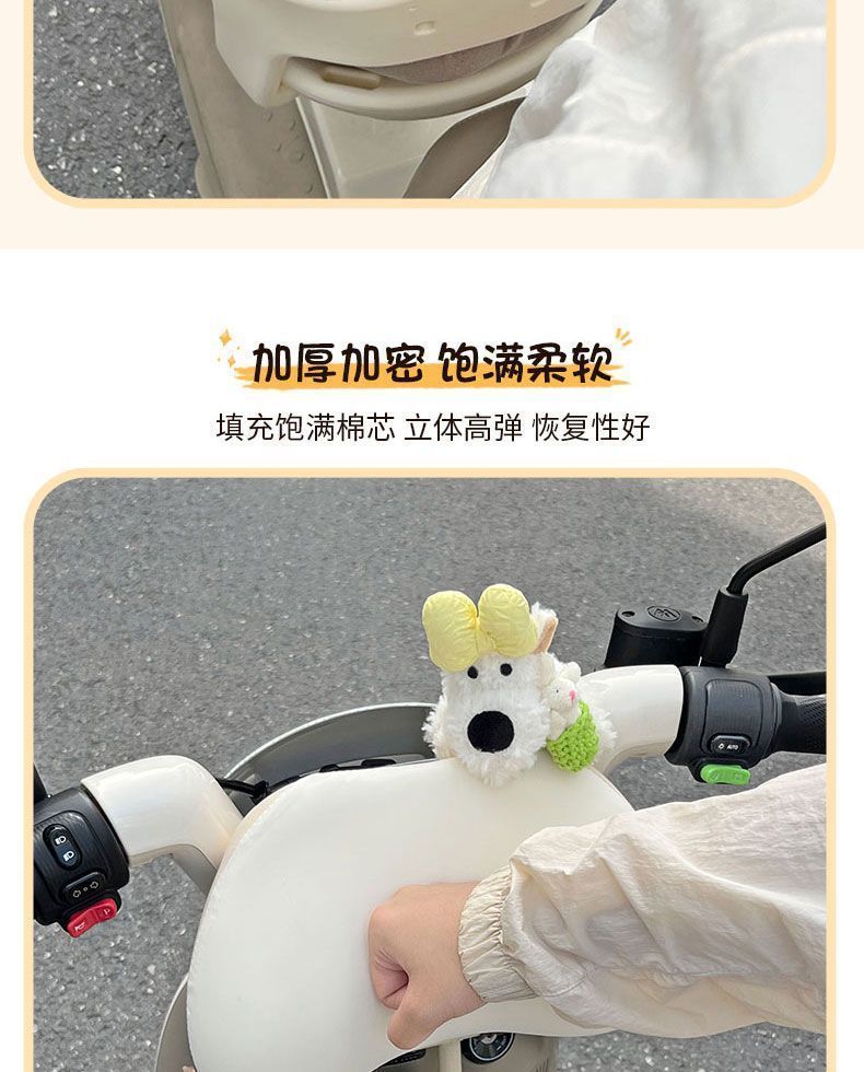 Electric scooter head protection pad, a creative and practical solution to prevent bumps and collisions for children during rides; includes a soft headrest and a rear waist support cushion