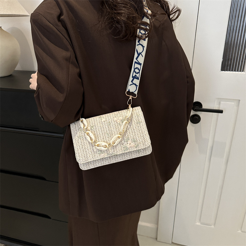 Gewebte Tasche 2024 trendiger neuer Trend, breiter Schultergurt, einzelne Schulter-Unterarmtasche, Pendlertasche für den Außenbereich, Tasche mit Kettengurt_voghion.com