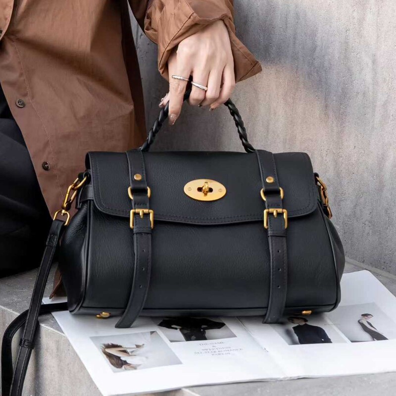 Business commuter bag new messenger bag women's handbag fashion retro genuine leather women's bag European and American messenger bag fashion