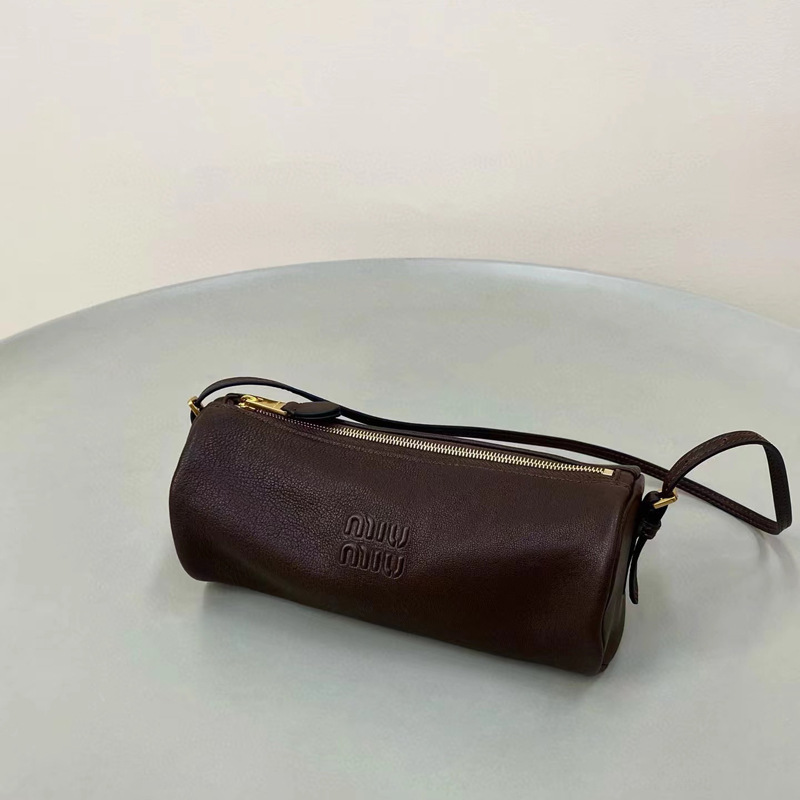 Miu Miu New Style Portable Pen Holder Bag, Retro Simple Lightweight Shoulder Pen Pouch, Fashionable Versatile Underarm Women's Bag Trend Miu Miu New Style Portable Pen Holder Bag, Retro Simple Lightweight Shoulder Pen Pouch, Fashionable Versatile Underarm Women's Bag Trend