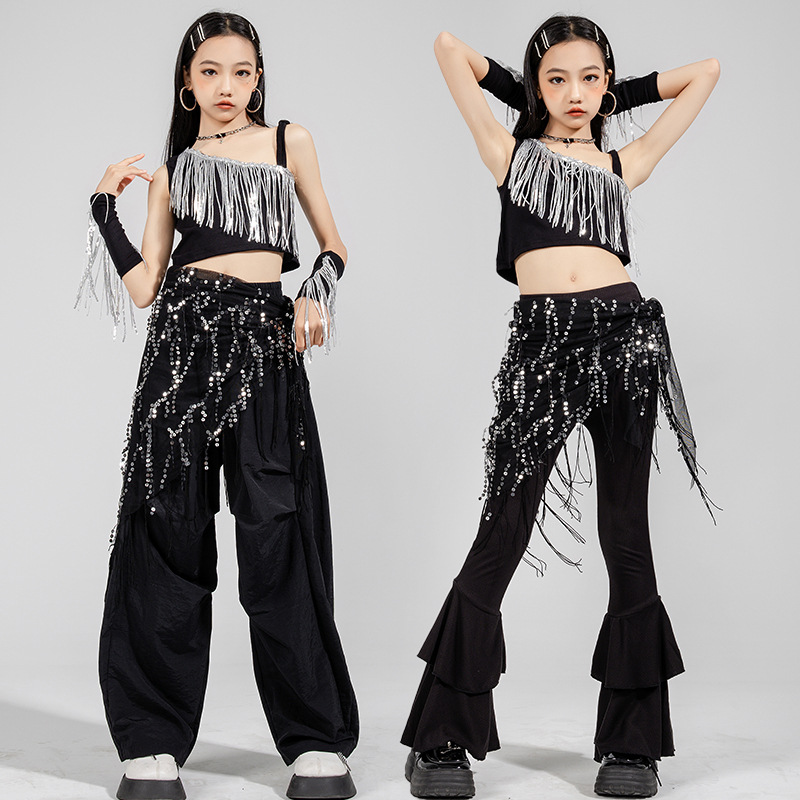Niña mostrando el ombligo jazz jazz baile callejero traje de actuación modelo de grupo femenino pasarela práctica de moda traje de actuación de borla fresco