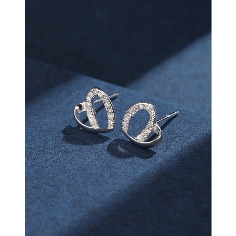 Pendientes de diamantes incrustados en forma de corazón para mujeres Pendientes de alto grado de nicho de lujo ligero de Plata de Ley 925 exquisitos pendientes de temperamento en forma de corazón simples