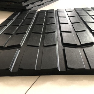 Customized Herringbone Cattle Pen Mat, Cattle Shed Wear-Resistant Horse Stall Mat, Processing and Breeding Rubber Anti-Slip Livestock Mat