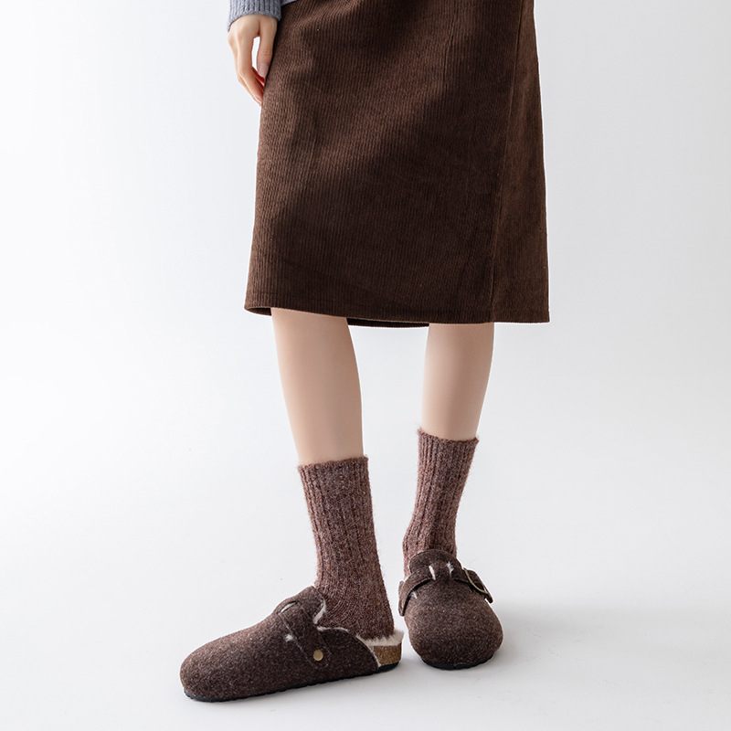 Calcetines para mujeres de otoño y invierno gruesas de lana de oveja de color sólido coreano de agujas gruesas calientes de estilo universitario calcetines de pila en casa