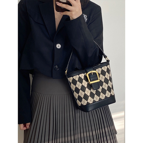 Cross-border bags niche design new women's bag high-end retro handbag diamond shoulder crossbody bucket bag
