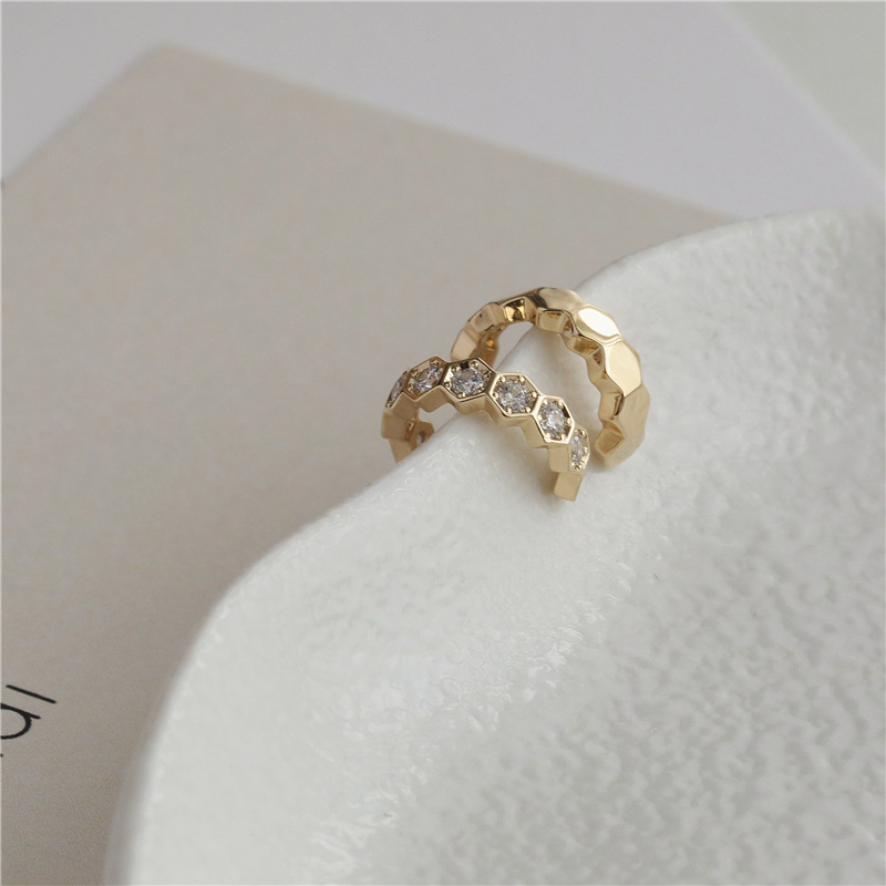 Asimétrico de diamante incrustado oreja clip de hueso pendientes femeninos de una sola pieza francés de alto grado de temperamento clip de oreja simple estilo frío