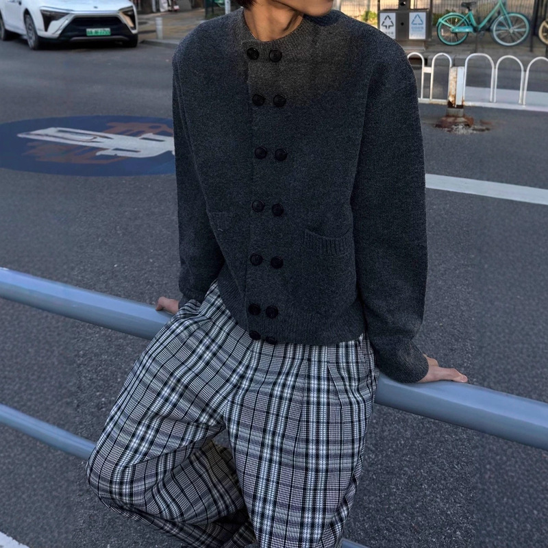 Niche Trendy Brand Double-Breasted Retro Old Money Sweater with a Velvet Feel, Elegant and Luxurious, Lazy Round Neck Casual Knit Cardigan for Men