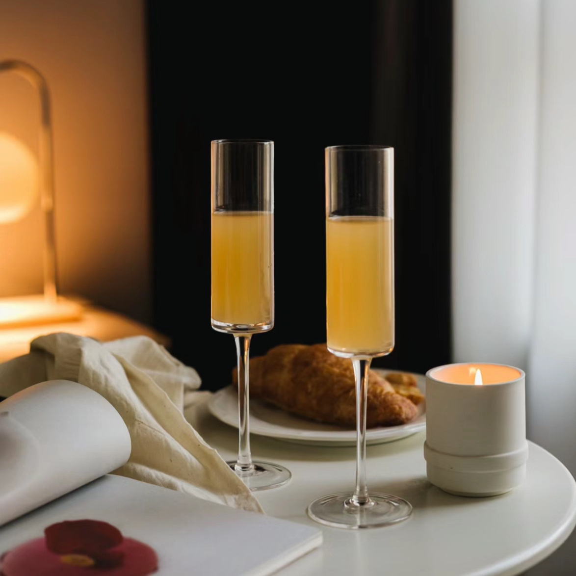 Bloggers franceses ins pies altos tazas de champagne espumantes tazas de vino dulce románticas sensación de ceremonia de vino copa de cóctel