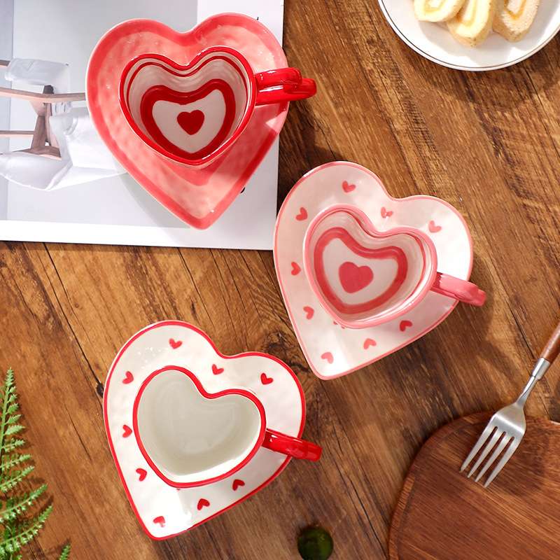 Taza de café hecha a mano con un set de té de la tarde creativo de alto valor facial pareja nicho sensación de atmósfera pintada a mano