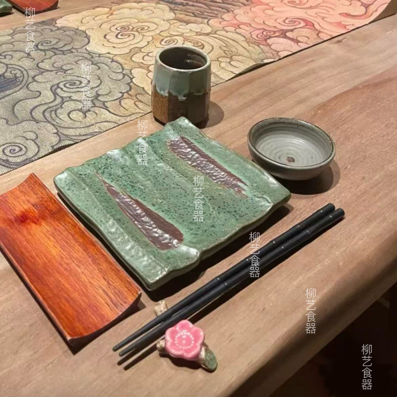 Japanese kaiseki tableware set: three-piece ceramic tableware set with bone dishes, sauce dishes, water cups, rice bowls, and plates Japanese kaiseki tableware set: three-piece ceramic tableware set with bone dishes, sauce dishes, water cups, rice bowls, and plates