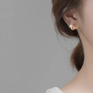 S925 Silver Needle Natural Freshwater Pearl Earrings Elegant All-match Simple Small Earrings Light Luxury Exquisite Beauty