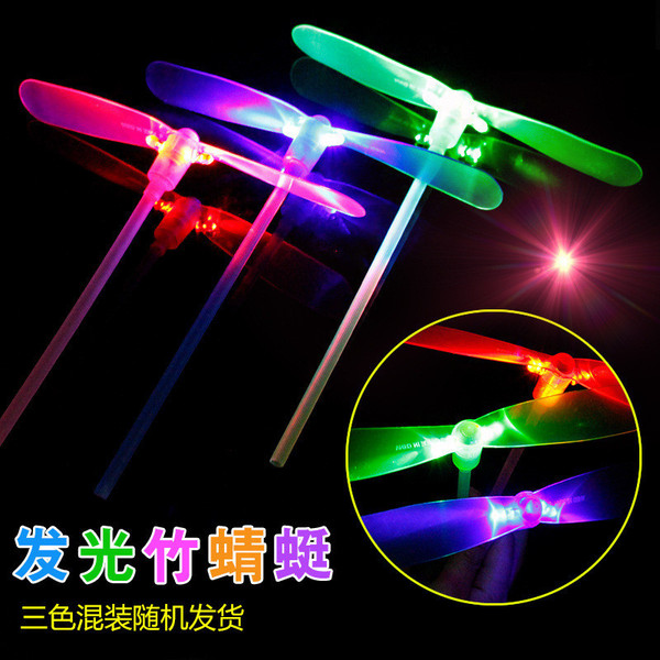 Stall square hot sale luminous bamboo dragonfly flying sky fairy flying leaf kindergarten small gift 80 s nostalgic toy