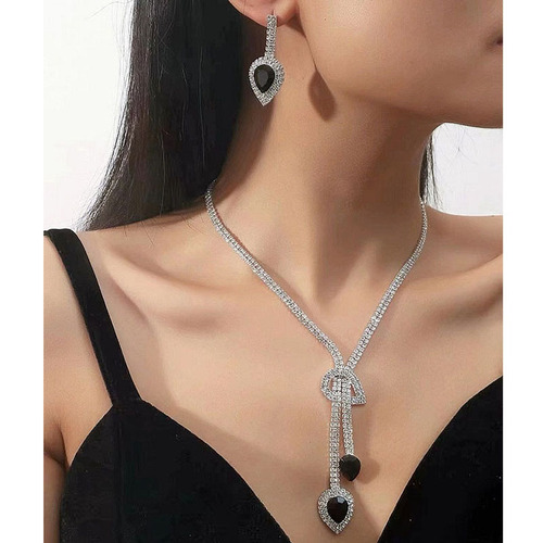 Elegant Bridal Accessories Set: Fringe Earrings, Drop Necklace, and Silk Damask Diamond-embellished Evening Clutch - Three-piece Set for Ladies