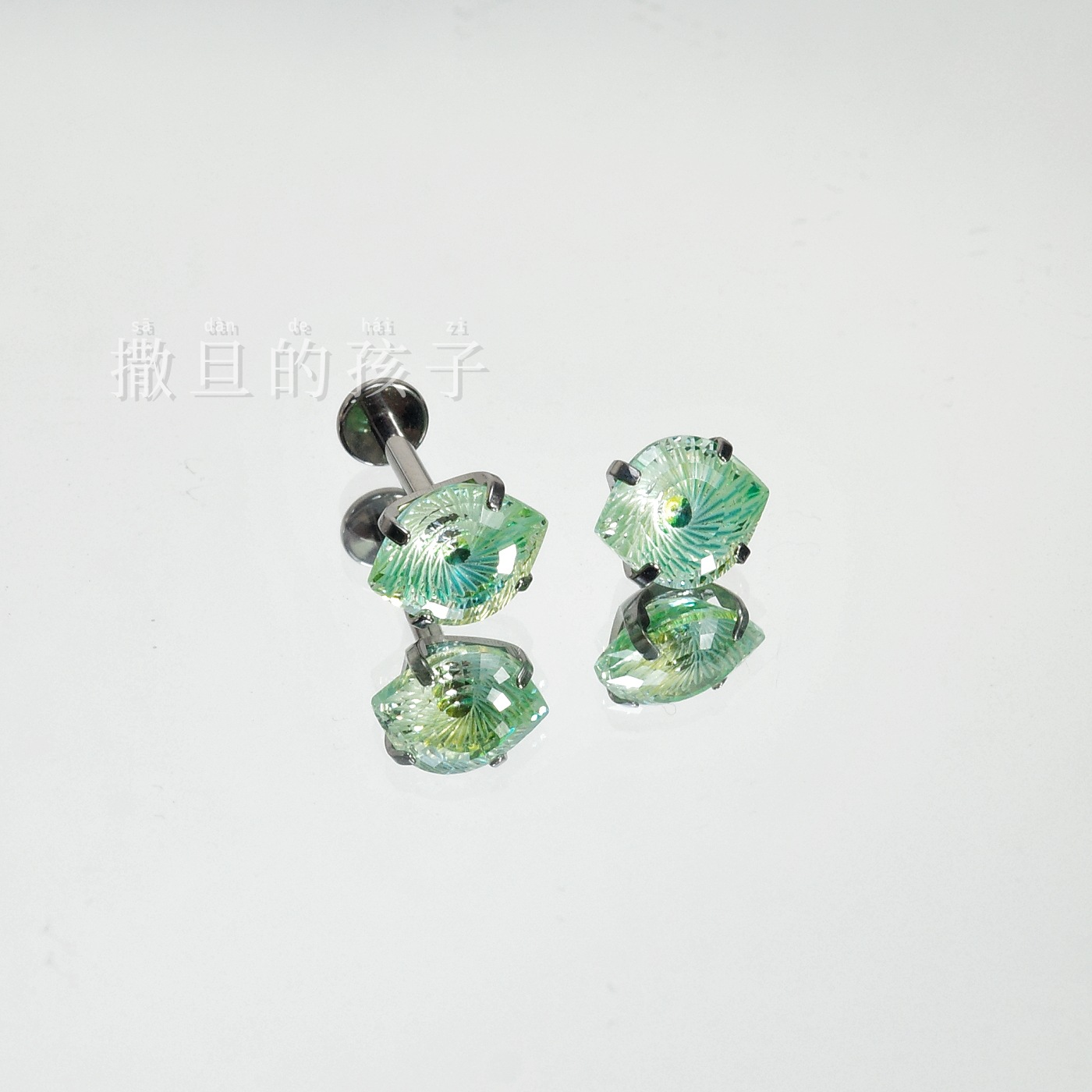 Satan's Child Devil Eye Lip Stud Titanium Alloy Internally Threaded Niche Ear Cartilage Stud detail image 8