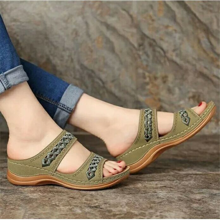 Fashionable Retro Amazon Slip-On Sandals for Women, Summer Platform Thick-Soled Sandals, Direct from the Manufacturer, Comfortable and Versatile