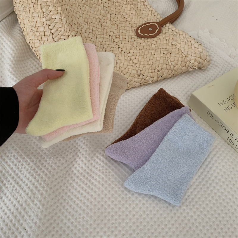 新品馬卡龍色珊瑚絨襪子女中筒冬季加厚居家地毯襪毛毛襪子