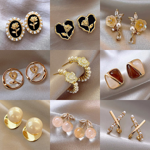 S925 Silver Needle Temperament High-end Earrings Women's Retro Design Pearl Earrings Internet Celebrity Earrings Wholesale