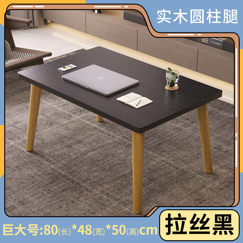 窓の小さいお茶のいくつかの小さいテーブルの客間は軽くて豪華でシンプルです。|undefined