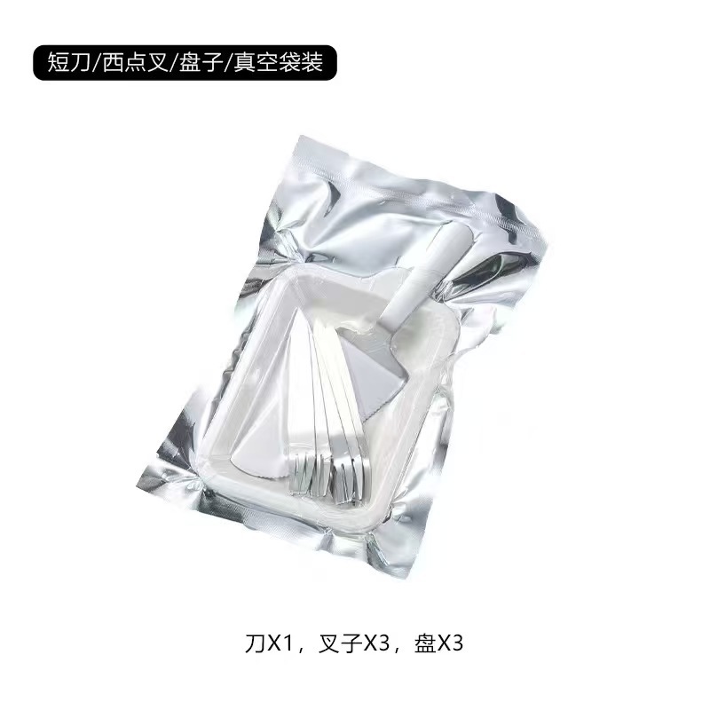 C3 플레이트, 포크 3개 및 나이프 1개