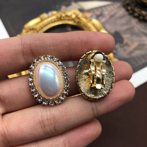 Western Retro Mabe Pearl Necklace Earrings Studs Ear Clip Set Hepburn Style Accessories Cheongsam Dress Necklace Women