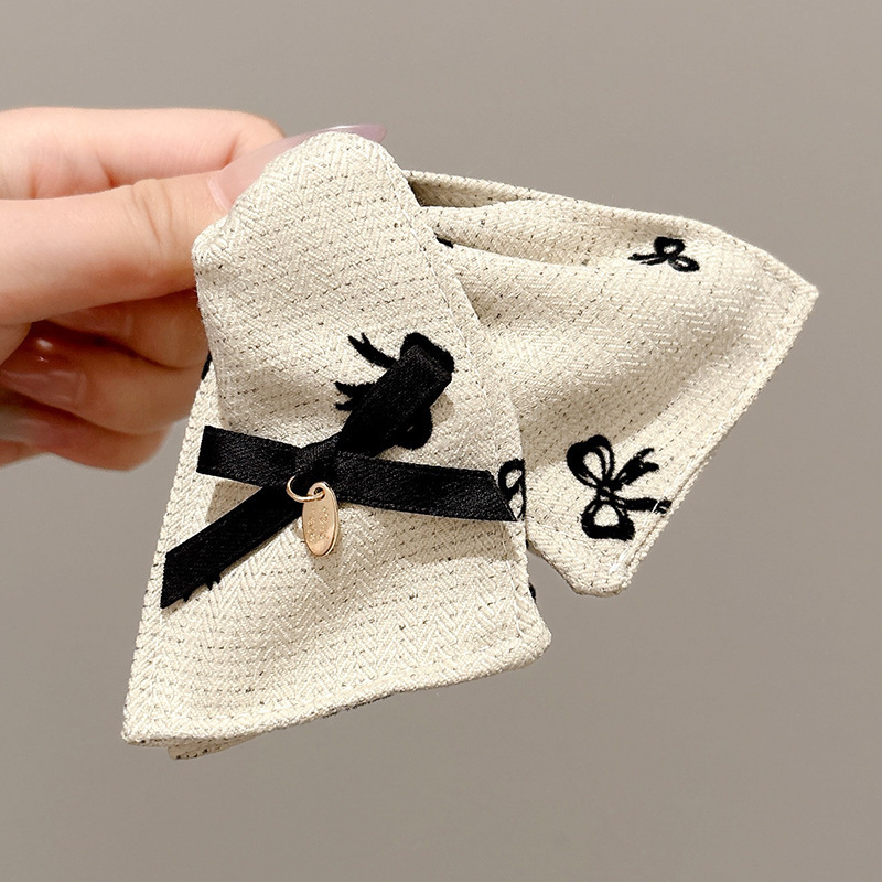 Elegante retrógrado leopardo triángulo clip de agarre mujer 2025 nuevo clip de cabello de cabeza de tiburón clip de cabello adornamiento para el cabello