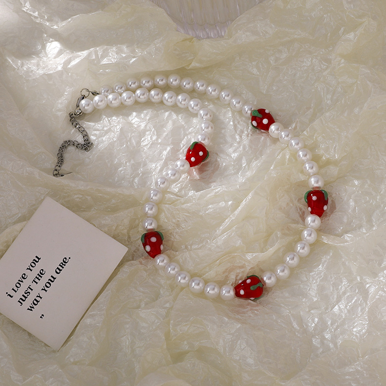 Fashion Strawberry Pearl Chain Necklace Wholesale display picture 1