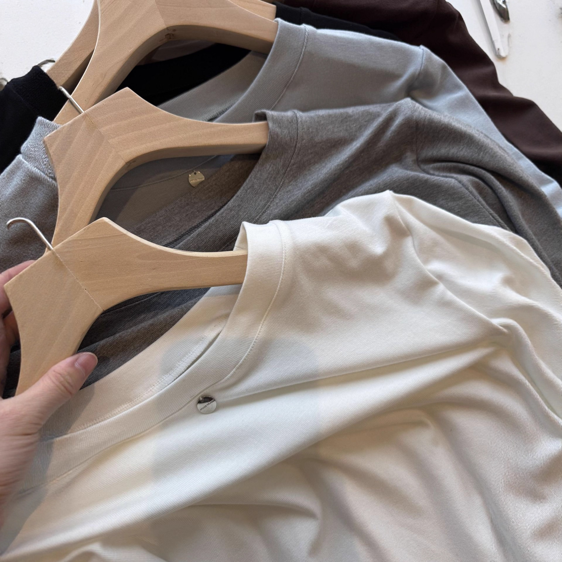 秋冬季新品金片磨毛保暖圆领长袖T恤女基础百搭高品质纯色打底衫