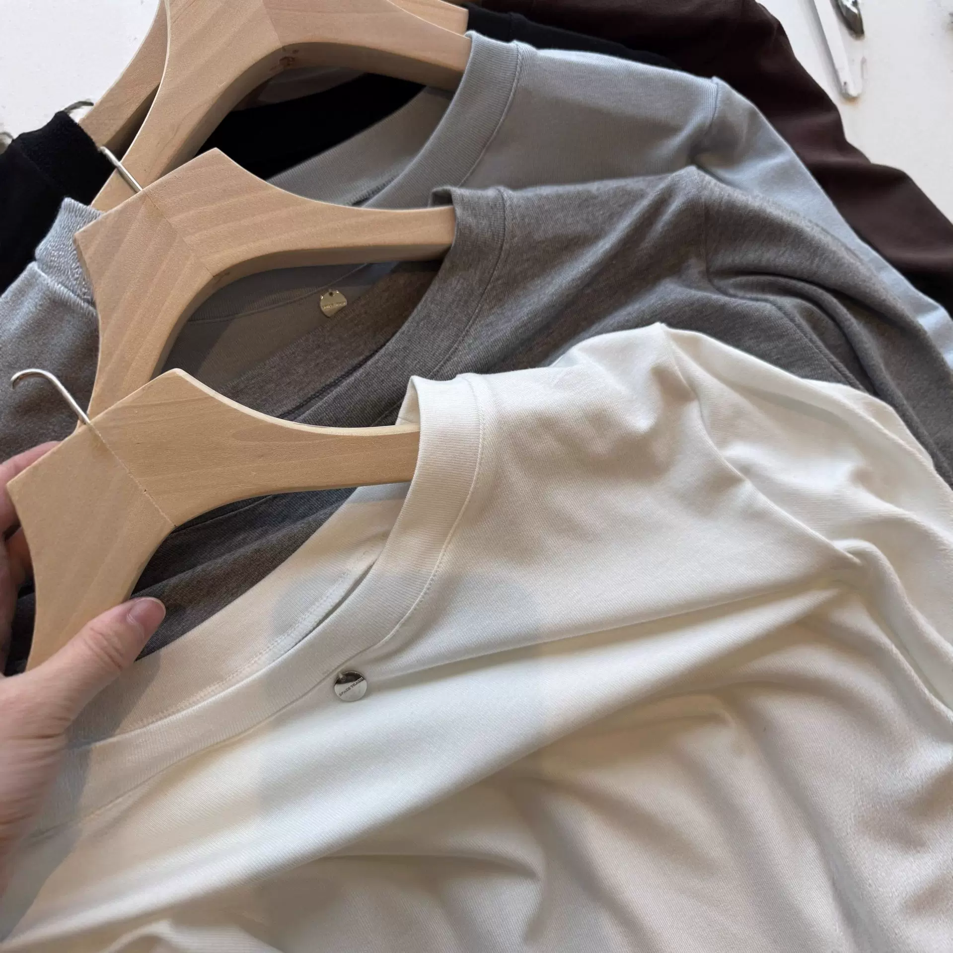 秋冬季新品金片磨毛保暖圆领长袖T恤女基础百搭高品质纯色打底衫