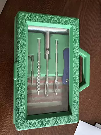 Solid metal handle green box