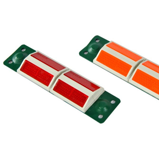 市中心铁护栏轮廓标反光片/城市铁围栏反射片轮廓标/道路反光材料