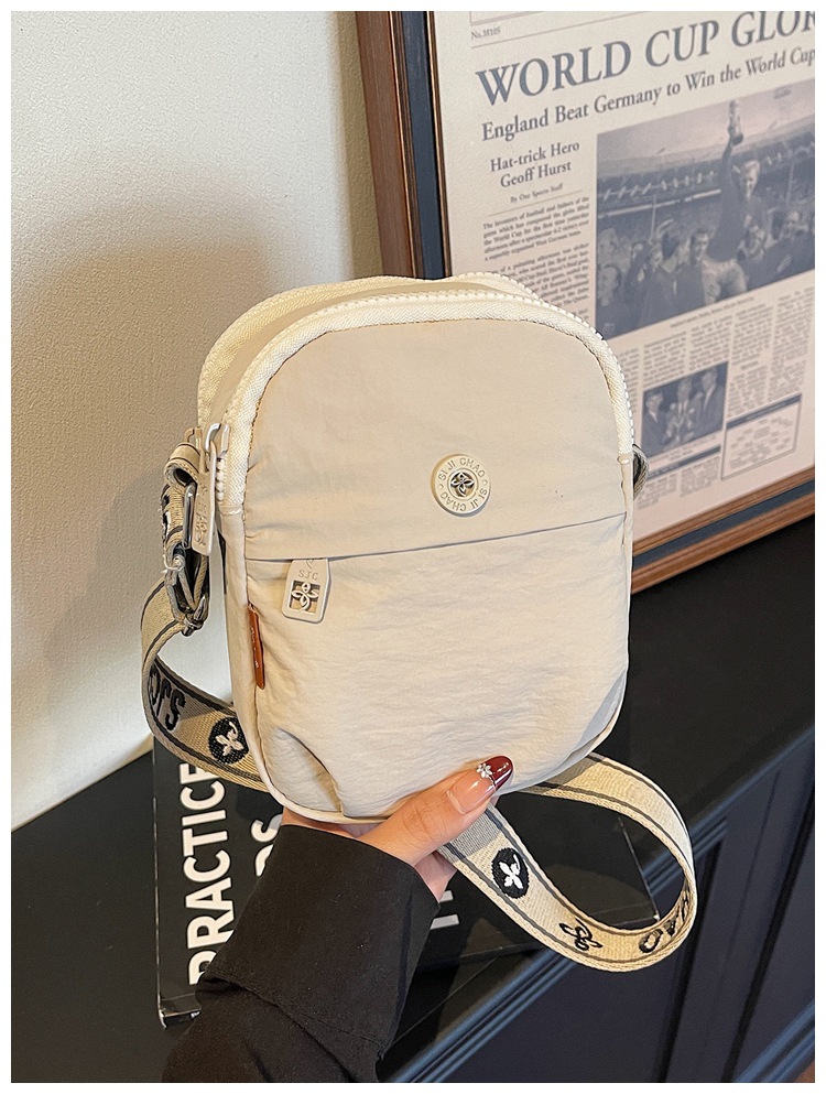 Bolso de nylon de moda para mujeres 2026 nuevo bolso de verano casual simple bolso de viaje ligero bolso de mujer