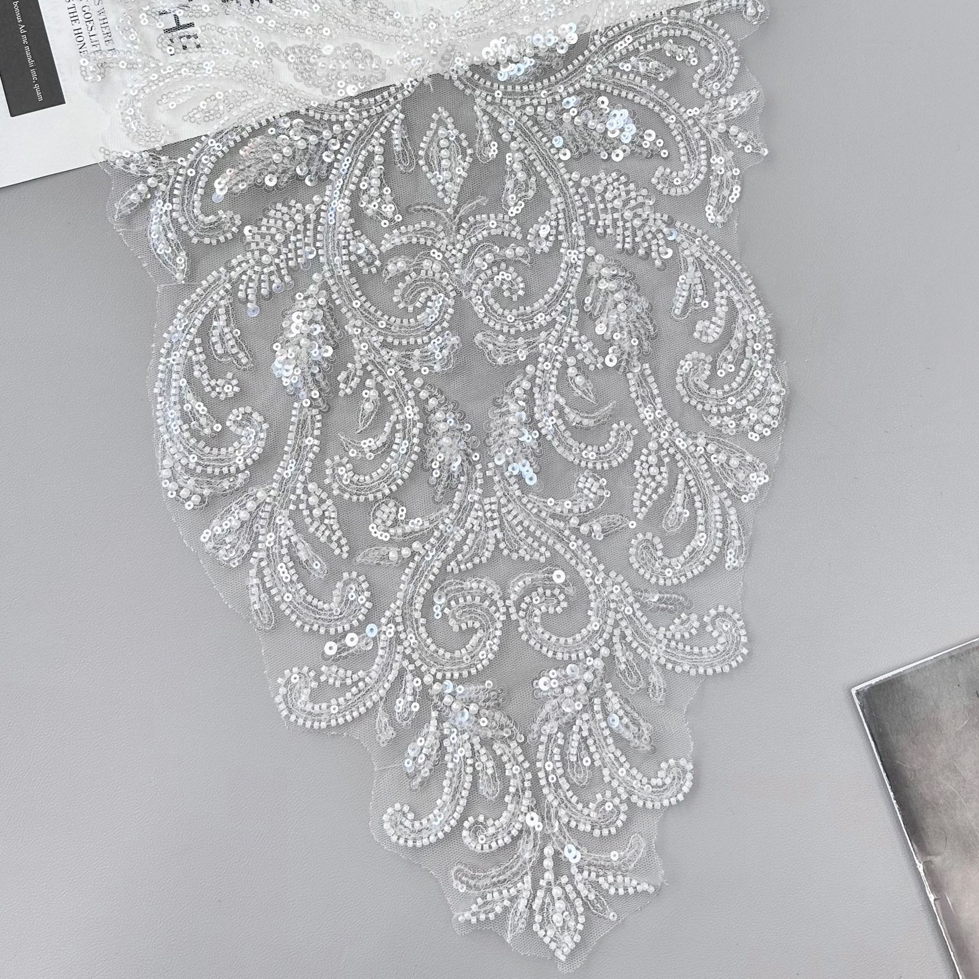 Blanco fondo de malla sequinilla flor pegatinas de hueso bordado flor de encaje vestido de cuello falso vestido de baile accesorios image 4