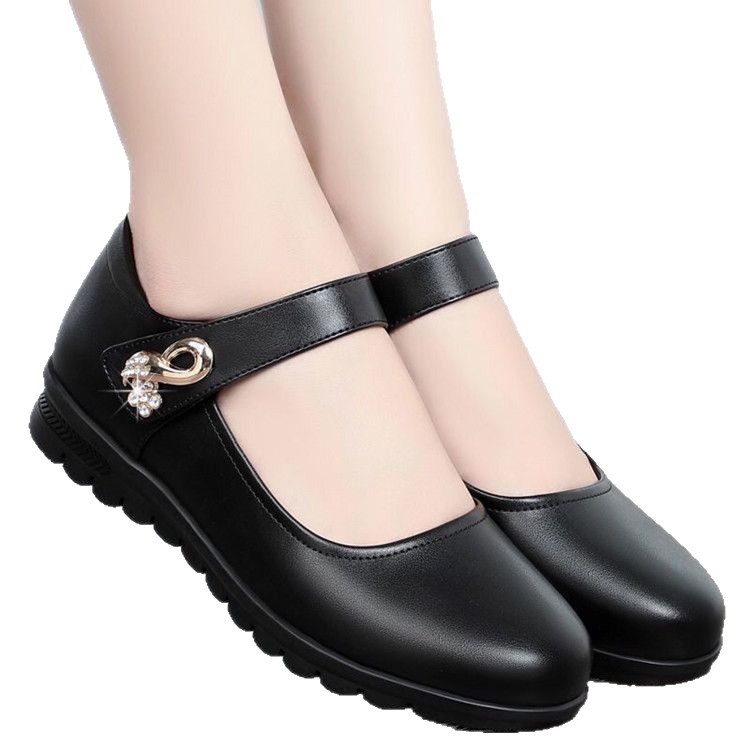 Zapatos de madre, zapatos de soleas blandas, zapatos de mujer de tacones planos, zapatos de cuero de primavera y otoño de mediana edad.