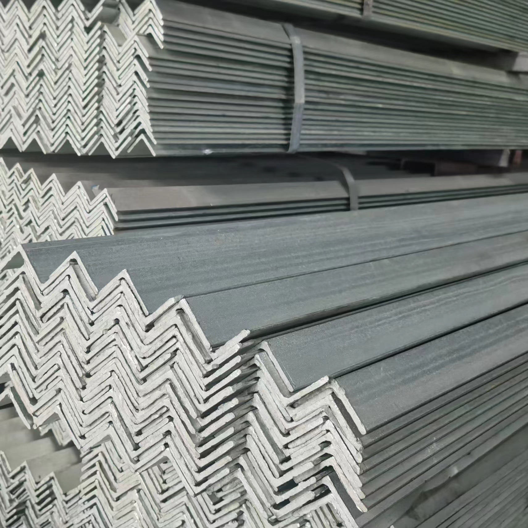 重庆热镀锌等边角钢现货批发加工可打孔分零四川幕墙货架用角铁