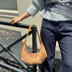 麂皮质感腋下包包女2025早秋款日常百搭休闲单肩斜挎包饺子包时尚