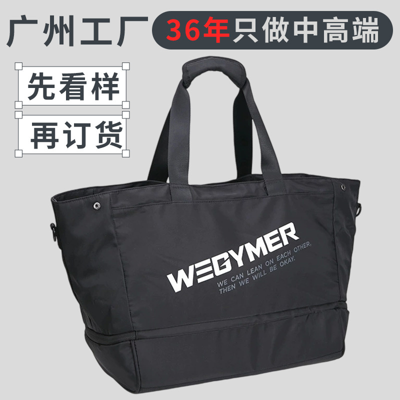 Capacious travel bag